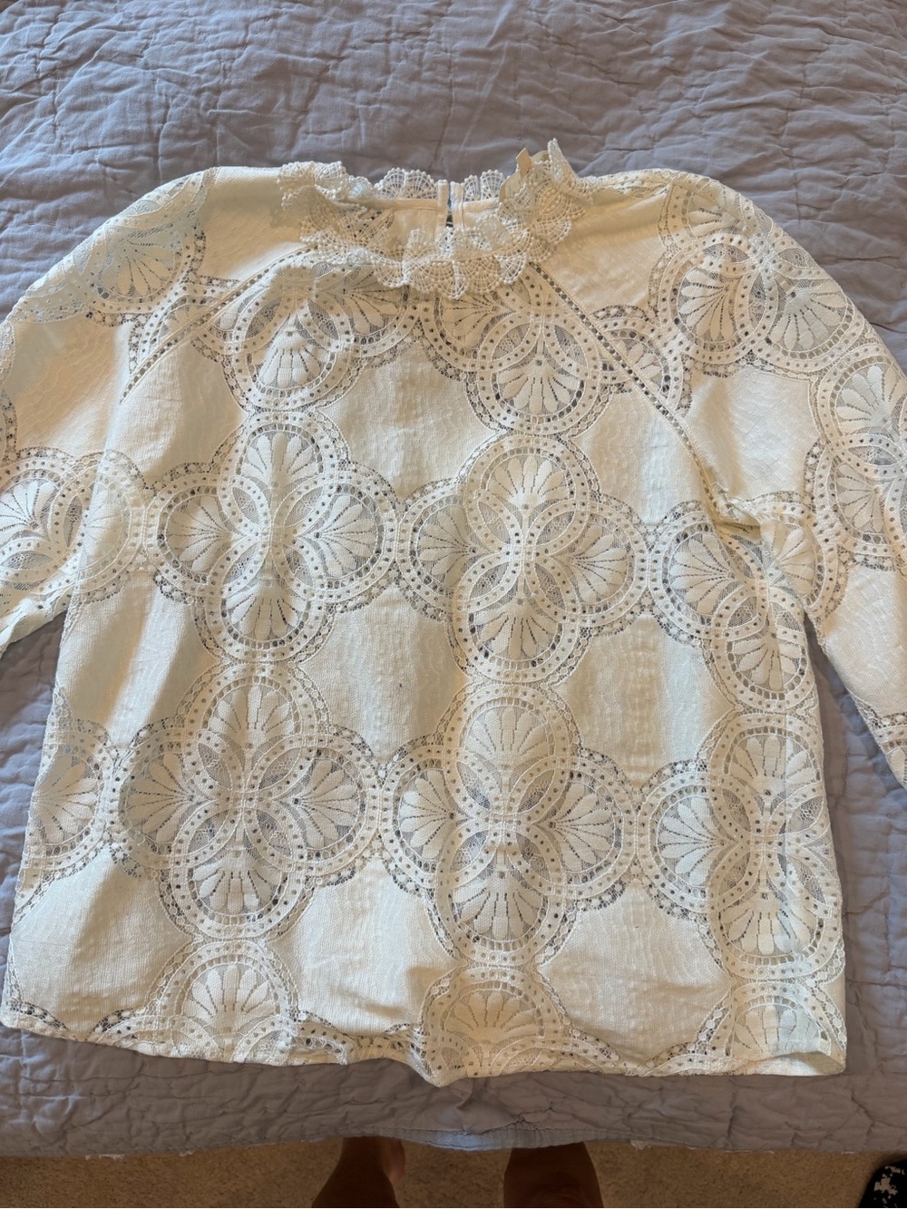 SEZANE White Lace Openwork High
Neck Eyelet Ruffle Button Back Bacall Blouse Top